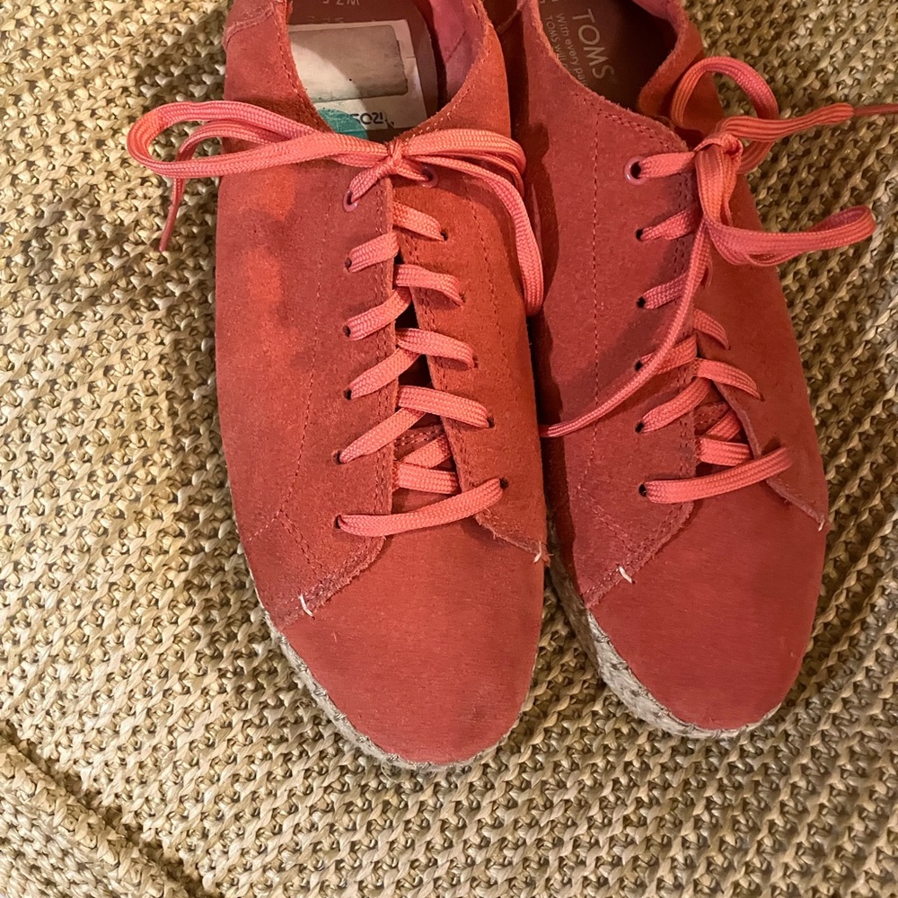 TOMS Women's light red suede Sneakers in great shape